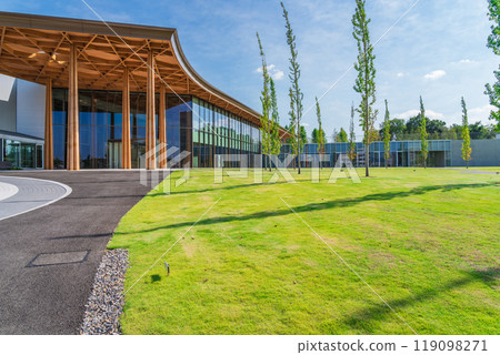 豐田市立博物館矗立在一座小山上,俯瞰豐田市容(愛知縣豐田市) 豐田市立博物館矗立在一座小山上,俯瞰豐田市容(愛知縣豐田市) 119098271
