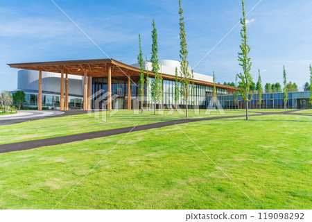 豐田市立博物館矗立在一座小山上,俯瞰豐田市容(愛知縣豐田市) 豐田市立博物館矗立在一座小山上,俯瞰豐田市容(愛知縣豐田市) 119098292