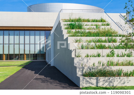 豐田市立博物館矗立在一座小山上,俯瞰豐田市容(愛知縣豐田市) 豐田市立博物館矗立在一座小山上,俯瞰豐田市容(愛知縣豐田市) 119098301