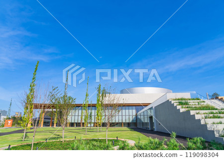 豐田市立博物館矗立在一座小山上，俯瞰豐田市容（愛知縣豐田市） 119098304