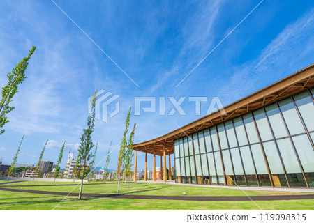 豐田市立博物館矗立在一座小山上，俯瞰豐田市容（愛知縣豐田市） 119098315