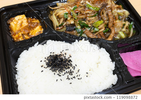 Delicious Chinese bento, stir-fried meat and vegetables bento Delicious Chinese bento, stir-fried meat and vegetables bento 119098872