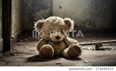 一隻破爛的被遺棄的泰迪熊 119099383