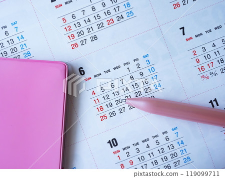 Calendar and notebook on the table 119099711