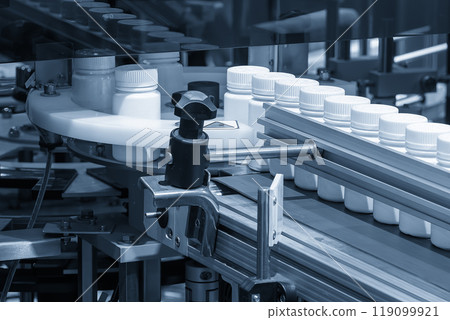 The medicine bottle filling process in the light blue scene. The medicine bottle filling process in the light blue scene. 119099921