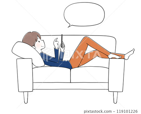 語音氣泡:一個男人一邊放鬆地坐在沙發上,一邊看著手機 語音氣泡:一個男人一邊放鬆地坐在沙發上,一邊看著手機 119101226