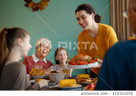 Family celebrating Thanksgiving Day 119101958
