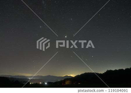 Mars and the winter stars lining up alongside Jupiter rising in the eastern sky before dawn, Hakushu Town, Hokuto City Mars and the winter stars lining up alongside Jupiter rising in the eastern sky before dawn, Hakushu Town, Hokuto City 119104091