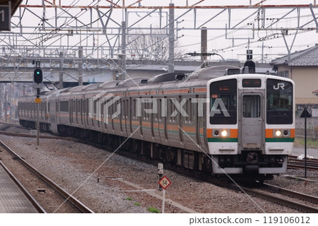 A long 211 series train running on the Takasaki Line, photographed on April 10, 2010 A long 211 series train running on the Takasaki Line, photographed on April 10, 2010 119106012