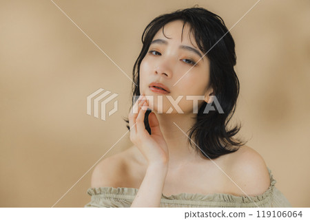 Woman with autumn makeup 119106064