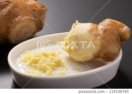 Grated ginger 119106395