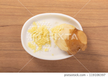 Grated ginger 119106397