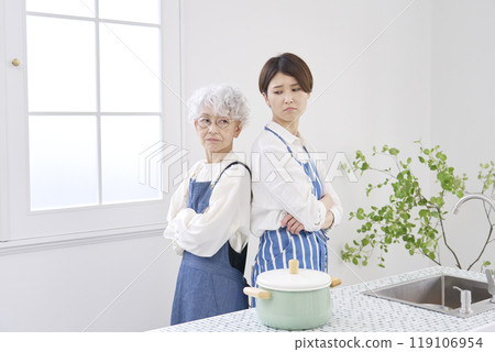 婆婆和妻子關係不睦，廚房 119106954