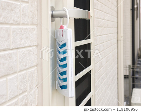 Insect repellent front door 119106956
