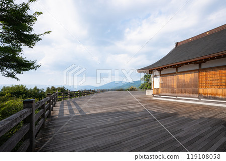 將軍塚青龍殿後方的大舞台(京都府京都市山科區) 將軍塚青龍殿後方的大舞台(京都府京都市山科區) 119108058