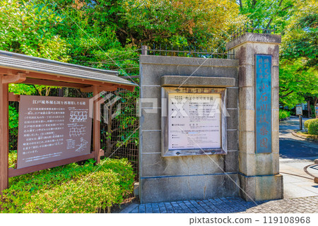 東京都文京區小石川後樂園（西口） 119108968