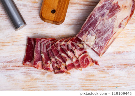 Sliced cured pork shoulder 119109445