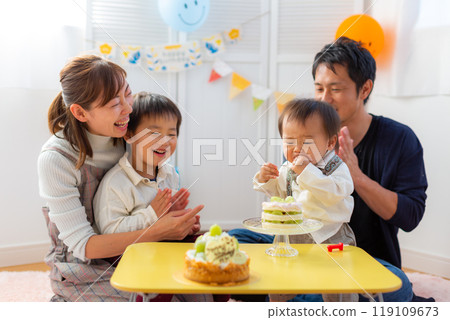 Family celebrating the birthday of a 1-year-old boy 119109673