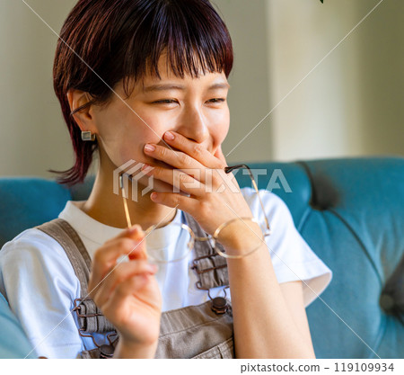 微笑的女性肖像‖ 119109934