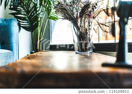 A room with antique goods 119109953