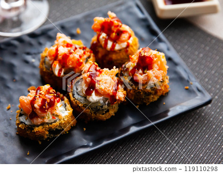 Futomaki - big japanese rolls closeup 119110298