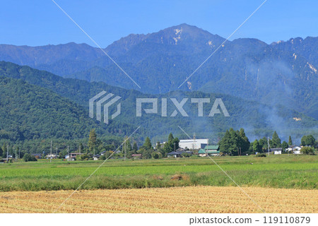 Autumn view of Mt. Gakidake from the foot of the mountain Autumn view of Mt. Gakidake from the foot of the mountain 119110879