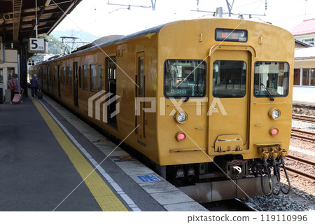[JR-V] Hakubi Line 115 series 1600 series (Okayama⇔Niimi) 119110996