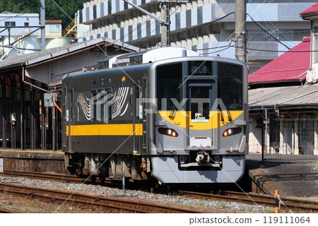 [JR West] DEC700 series (Kishi-Shino Line: Niimi Station) 119111064