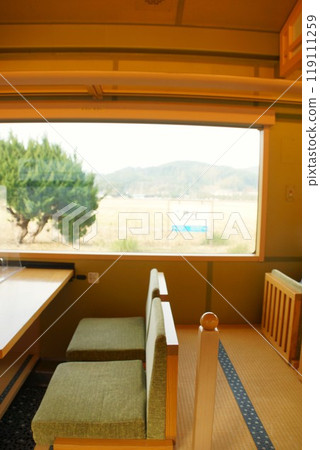 觀光列車快速○○花梨號（2號車廂內） 119111259