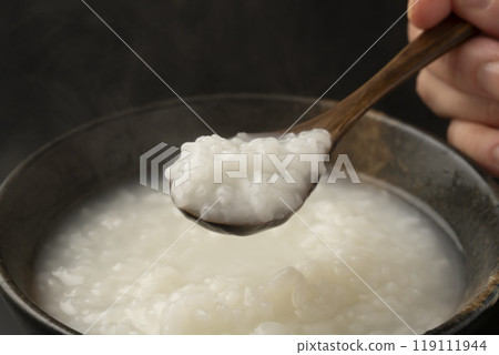 Porridge: Pick up the porridge with a spoon Porridge: Pick up the porridge with a spoon 119111944