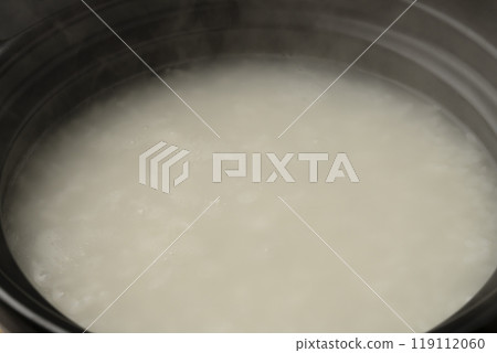 Porridge cooked in a clay pot 119112060