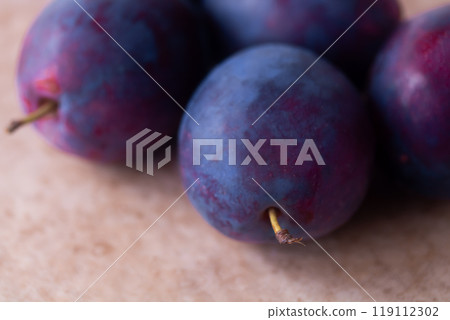 Large, ripe fresh prunes 119112302