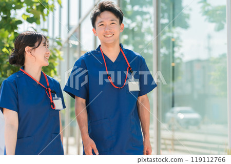 Men and women of doctors, doctors, nurses, medical workers, doctors, occupational therapists, and physical therapists wearing scrubs Men and women of doctors, doctors, nurses, medical workers, doctors, occupational therapists, and physical therapists wearing scrubs 119112766