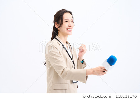 Interviewer, reporter, presenter, announcer, interview, entertainment 119113170