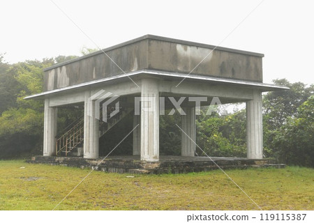[Hagi City, Kitanagato Coast National Park, "Takayama" summit observation deck on a cloudy day] 119115387