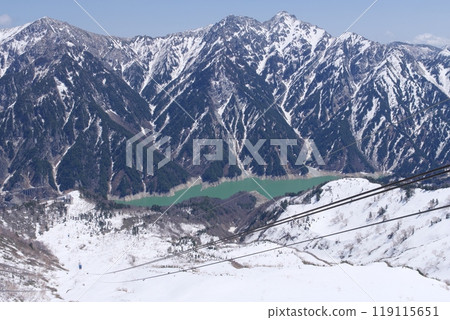 View of Lake Kurobe and the Ushiro-Tateyama mountain range from the Daikanbo Observatory on the Tateyama Kurobe Alpine Route in early May 119115651