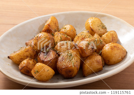 Deep fried garlic (with green seaweed) 119115761