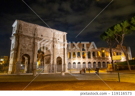 Southern Europe, Italy, Lazio, World Heritage Site, Arch of Constantine and Colosseum in the Historic Centre of Rome 119116573