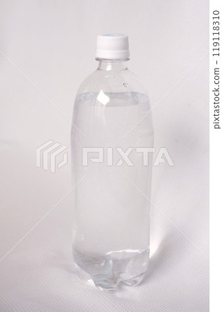 沒有標籤的塑膠瓶碳酸水 沒有標籤的塑膠瓶碳酸水 119118310