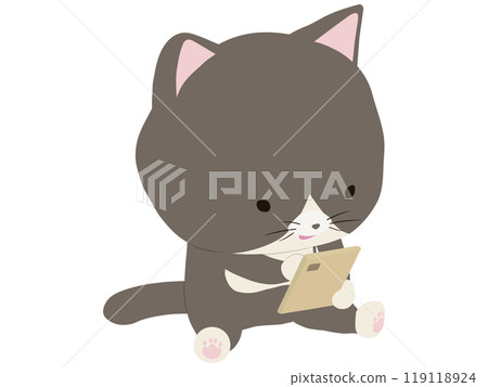 一隻微笑的甲蟲貓操作智慧型手機 119118924