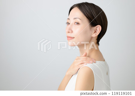 Middle-aged women beauty skin care 119119101