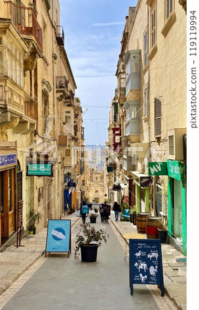 Republic of Malta, Valletta, Valletta, lane, alley, backstreet 119119994