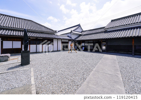 The old townscape of Hiketa: Sanshu Izutsu Residence (Higashikagawa City, Kagawa Prefecture) 119120415