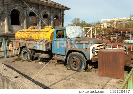 Old Rusty Truck with Flat Tires Old Rusty Truck with Flat Tires 119120427