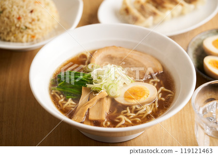 Old-fashioned soy sauce ramen 119121463