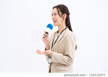 Interviewer, reporter, presenter, announcer, interview, entertainment 119122077