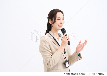 訪問者、記者、主持人、播音員、報導、娛樂 訪問者、記者、主持人、播音員、報導、娛樂 119122087