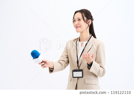Interviewer, reporter, presenter, announcer, interview, entertainment 119122110