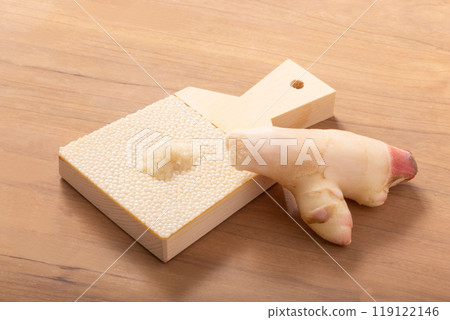 Grated fresh ginger 119122146