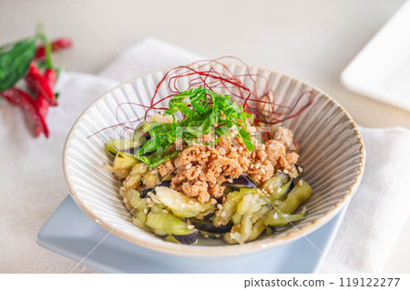 醃茄子配雞肉碎 醃茄子配雞肉碎 119122277